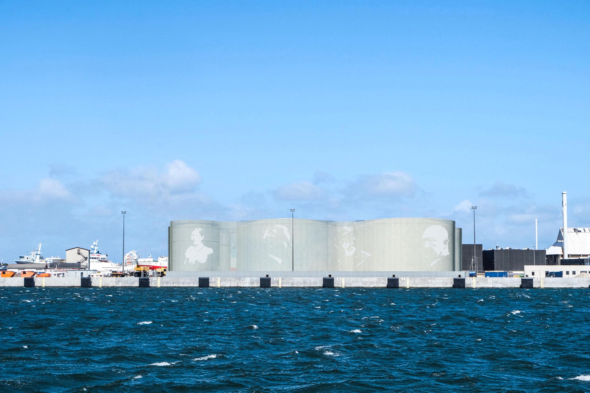 Udsmykning af olietanke, Skagen Havn — Design i Skagen, billede 2
